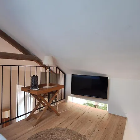 Maison De Vignes En Plein Coeur De *